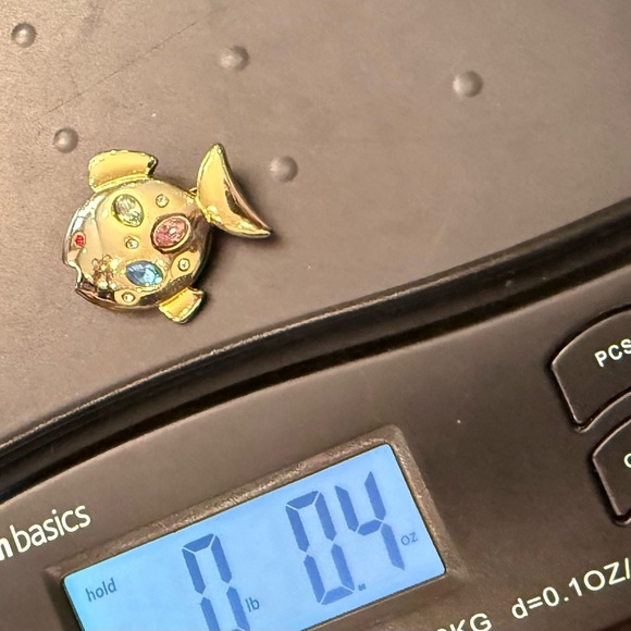 Vintage Small Gold Tone Fish Brooch Colorful Rhinestones Whimsical Fun - Picture 6 of 7